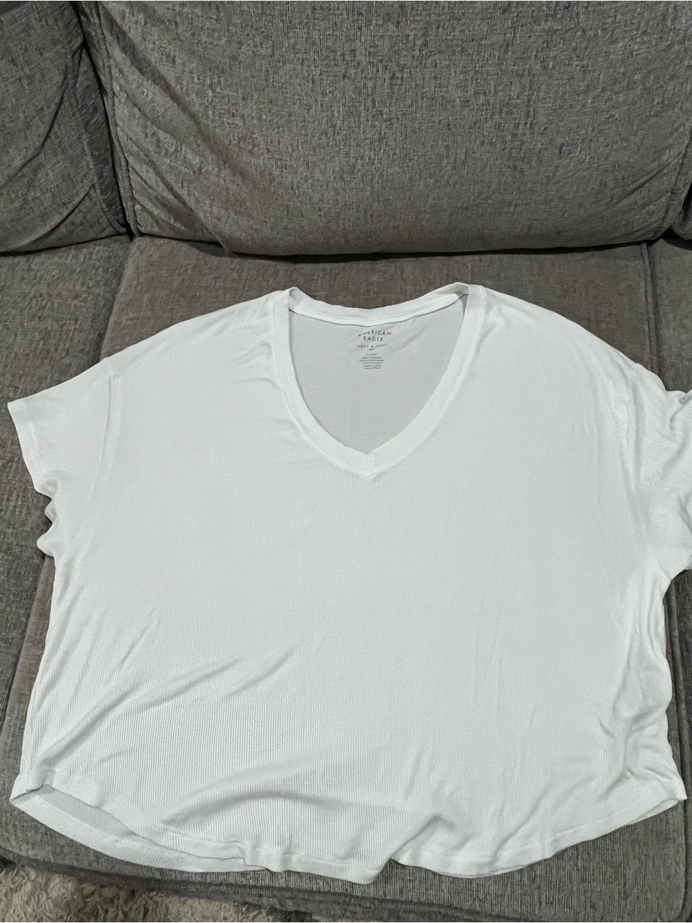 American Eagle Women's White V-Neck Relaxed Tee